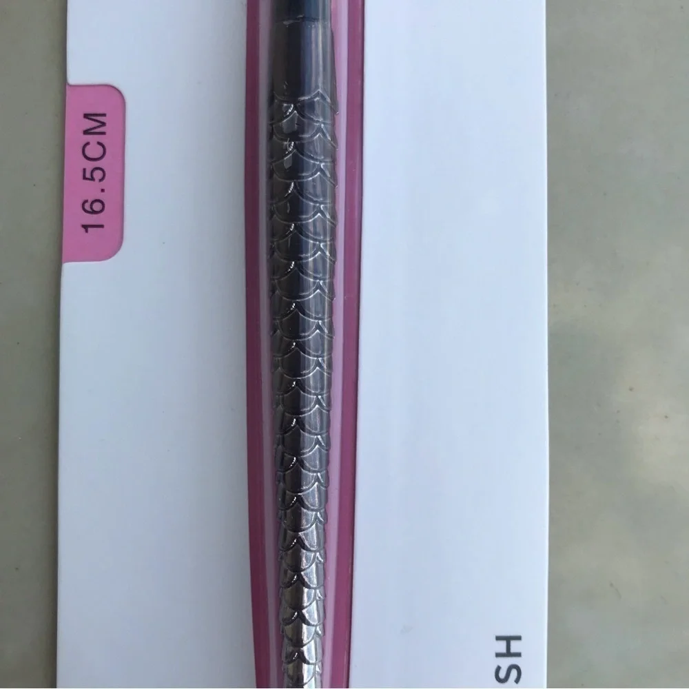Rumi Mermaid Tail Flat Shader Eyeshadow Brush Silver NWT